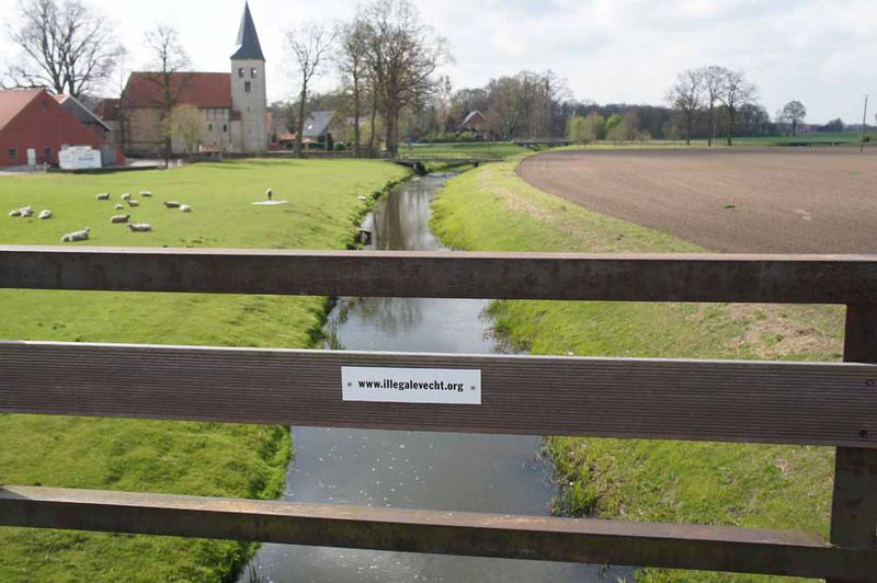 File:Illegalevecht Till Krause Raumsichten DSC08739 72 1011.jpg
